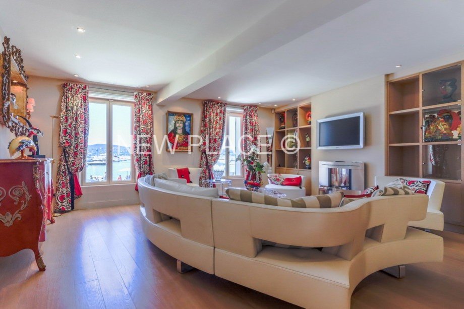 RARE Apartment overlooking the harbor of SaintTropez BAY OF ST